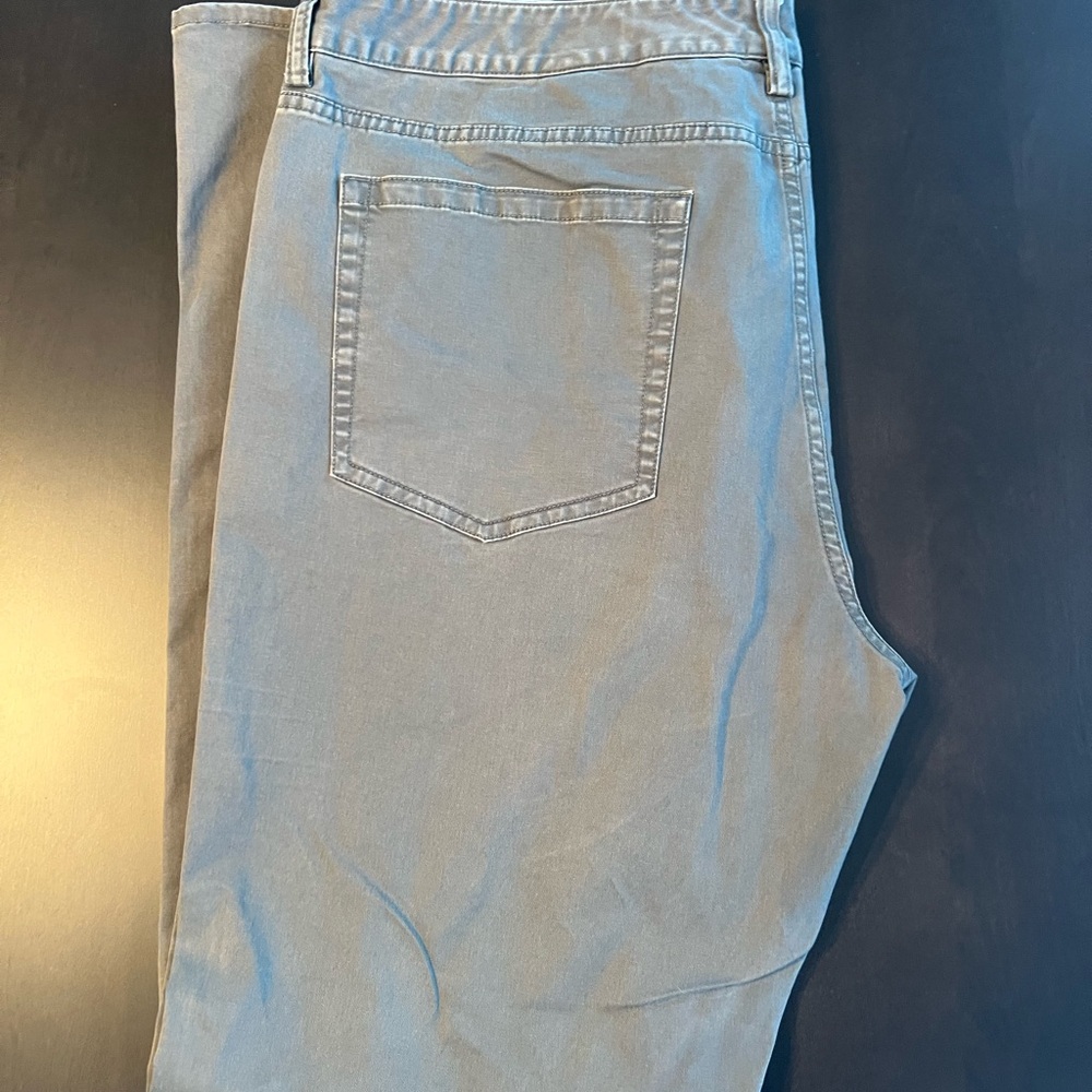 Vineyard Vines Men's Light Olive Relaxed Jeans